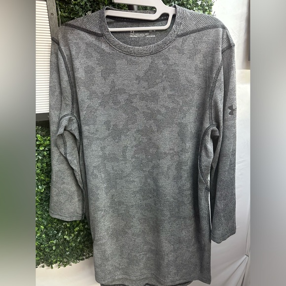 (A98)EUC Under Armour 3/4 sleeve top - Picture 2 of 4